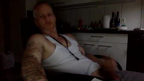 Snapshot of kingsize187 chatting on January 2, 2:02 pm kingsize online show from January 2, 2:02 pm