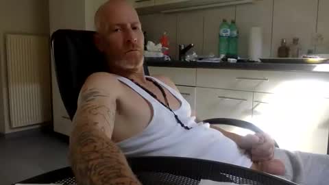 Snapshot of kingsize187 chatting on September 12, 10:48 am kingsize online show from September 12, 10:48 am
