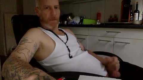 Snapshot of kingsize187 chatting on December 30, 12:42 pm kingsize online show from December 30, 12:42 pm