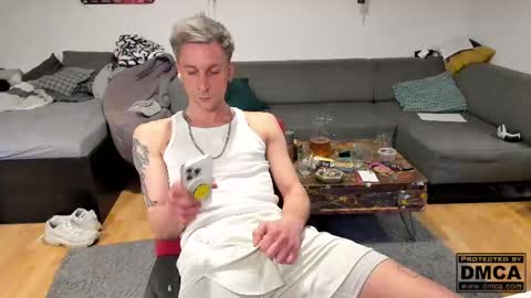 Snapshot of kinky_spidey chatting on February 28, 4:53 pm kinky_spidey online show from February 28, 4:53 pm
