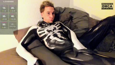 Snapshot of kinky_spidey chatting on December 15, 8:25 pm kinky_spidey online show from December 15, 8:25 pm