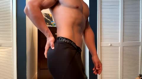 Snapshot of kinkybuffboy chatting on March 5, 7:50 pm kinkybuffboy online show from March 5, 7:50 pm