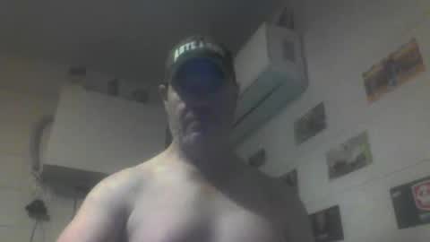 kiwiguy19773 online show from April 23, 7:02 am