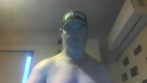 kiwiguy19773 online show from February 18, 7:10 am