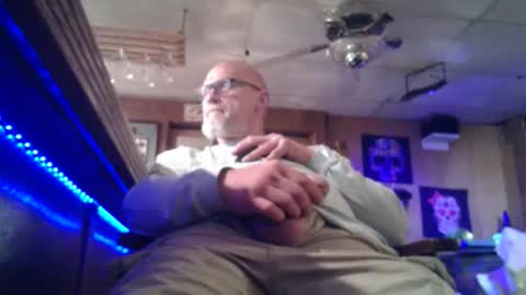 MrKleeen online show from April 12, 10:28 am