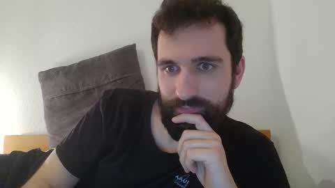 laraaan online show from February 12, 8:48 pm