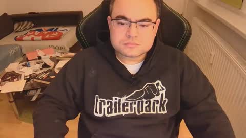 latexboy893 online show from November 20, 10:41 pm