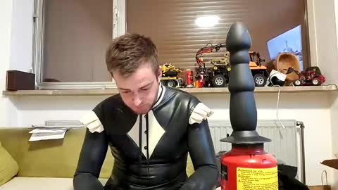 Snapshot of latexmaid69 chatting on December 11, 6:59 pm Latexmaid69 online show from December 11, 6:59 pm