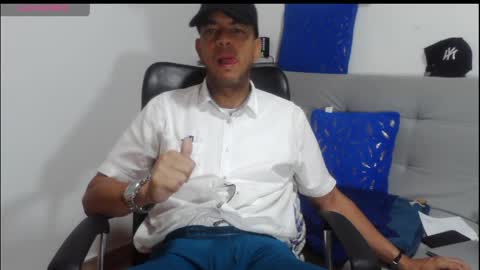 latinmartin254 online show from April 11, 1:58 pm