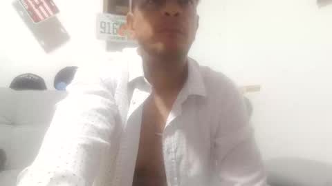 latinmartin254 online show from November 11, 1:32 am