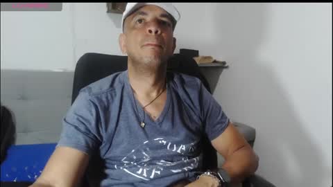 latinmartin254 online show from May 18, 5:46 am
