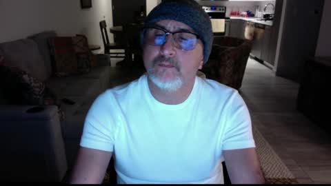 QS - INDEPENDENT MODEL online show from December 24, 2:32 am