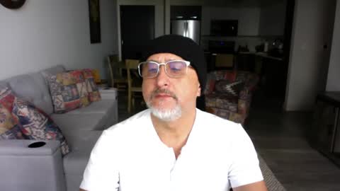 QS - INDEPENDENT MODEL online show from February 16, 4:32 pm