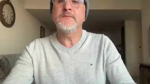 QS - INDEPENDENT MODEL online show from March 12, 11:01 pm