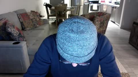 QS - INDEPENDENT MODEL online show from December 4, 6:00 am