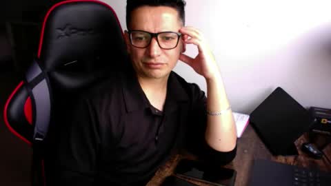 Snapshot of latino8484 chatting on October 14, 8:21 am latino8484 online show from October 14, 8:21 am