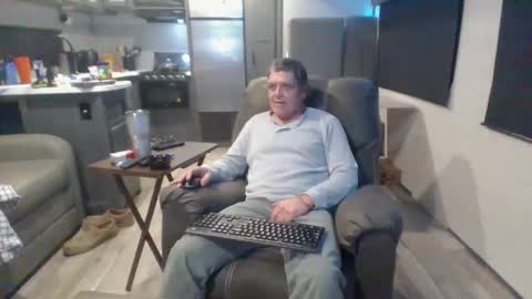 latniter online show from March 4, 2:06 am
