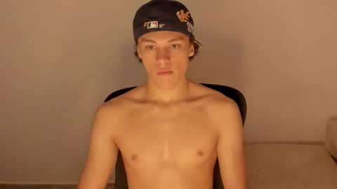 Laureent online show from December 22, 9:06 am