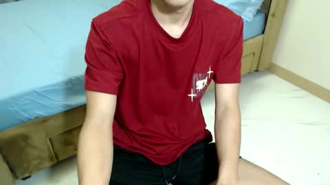 laurence_cuttieguyhere online show from April 12, 3:46 pm