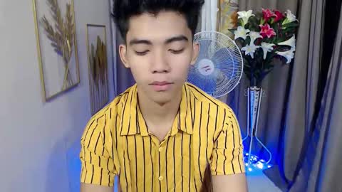 laurence_cuttieguyhere online show from March 24, 7:40 pm