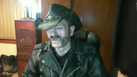 leathergreaser online show from April 15, 7:47 pm