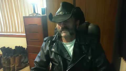 leathergreaser online show from June 11, 12:32 am