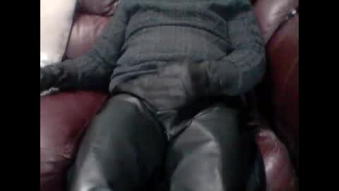 leatherpants68 online show from December 8, 8:58 pm