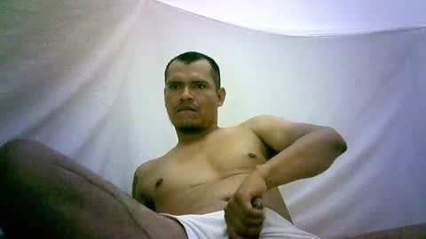 Snapshot of len0n_ chatting on October 21, 6:16 am Lenon online show from October 21, 6:16 am