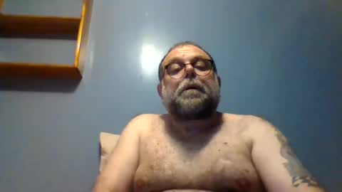 Snapshot of leo71313 chatting on October 16, 4:09 am leo71313 online show from October 16, 4:09 am