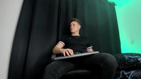 Yesid online show from February 5, 2:51 am