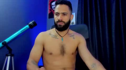 Leo  Diaz online show from December 29, 9:09 pm