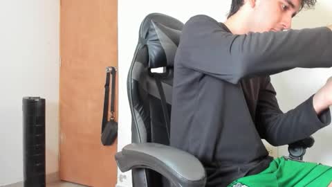 Leo Jones online show from December 2, 3:04 pm