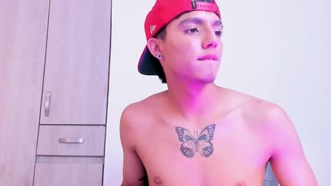 leohard_ online show from January 5, 5:27 pm