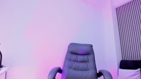 leohard_ online show from December 19, 12:02 pm