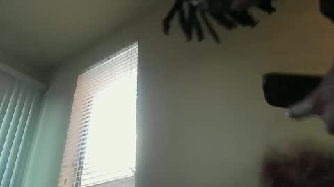 Snapshot of leomalonee chatting on December 23, 12:14 am LeoMalonee online show from December 23, 12:14 am