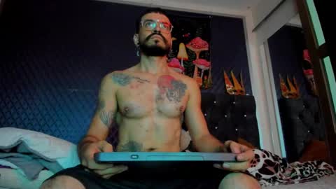 Snapshot of leondevereda_ chatting on March 12, 11:31 am Len online show from March 12, 11:31 am