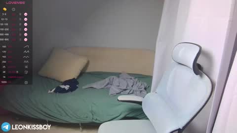 leonkissboy online show from March 18, 5:27 pm