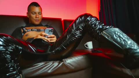 Snapshot of leonnardojaramillo chatting on February 22, 11:02 am Lenardo jaramillo online show from February 22, 11:02 am