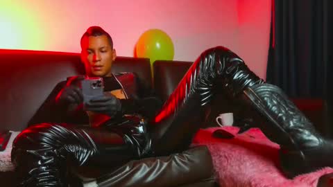 Snapshot of leonnardojaramillo chatting on February 15, 9:16 am Lenardo jaramillo online show from February 15, 9:16 am