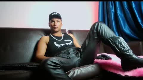 Snapshot of leonnardojaramillo chatting on March 5, 9:05 am Lenardo jaramillo online show from March 5, 9:05 am