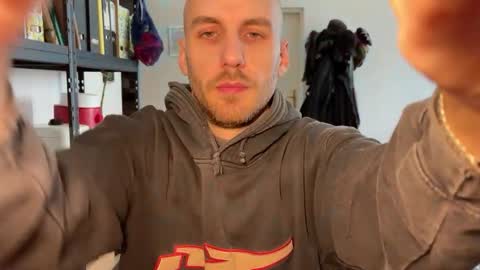 Leon online show from January 8, 9:25 am