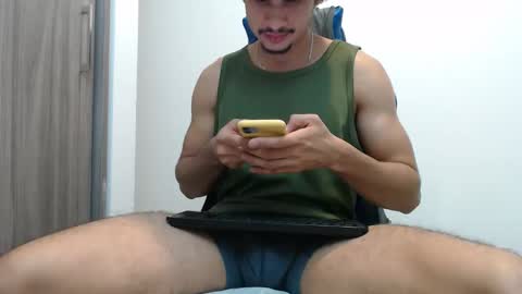 leostorm25 online show from February 20, 11:27 pm