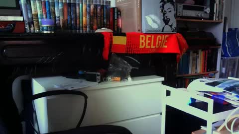 Snapshot of lestat_82 chatting on February 10, 1:01 pm Vampiro Diurno online show from February 10, 1:01 pm