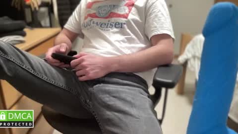 levi online show from December 3, 1:39 am