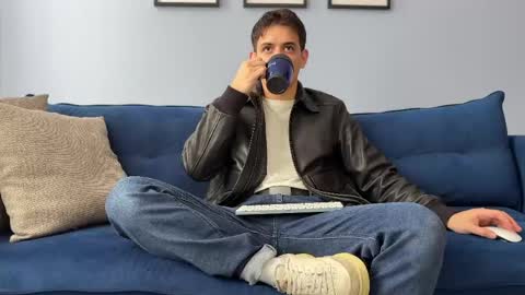 Liam online show from April 20, 3:58 pm