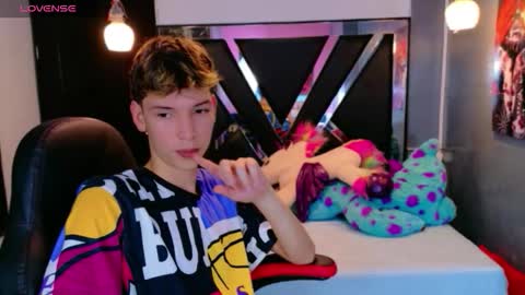 liam_green1 online show from March 4, 7:10 pm