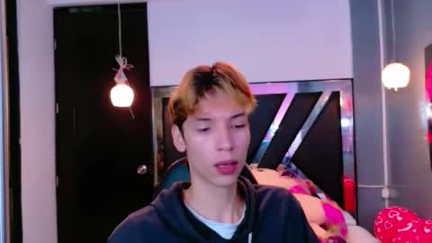 liam_green1 online show from February 14, 12:00 pm