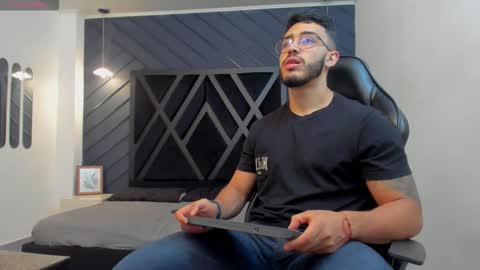 LIAM KLEIN online show from November 13, 11:37 am