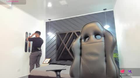 LIAM KLEIN online show from November 10, 11:15 am