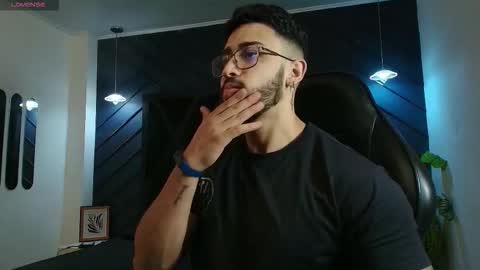 LIAM KLEIN online show from March 30, 11:33 am